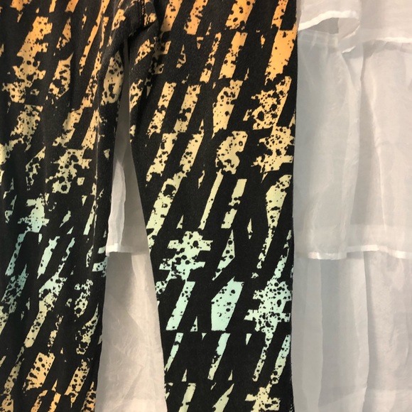 Nike logo workout leggings size small - Picture 4 of 7